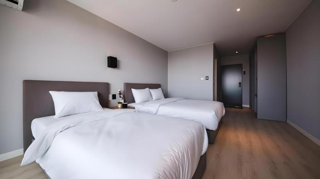 Sallys Jeju Hotel Exterior photo